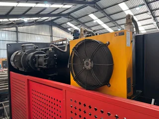 Plate bending machine