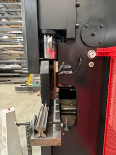 Plate bending machine