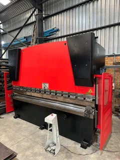 Plate bending machine
