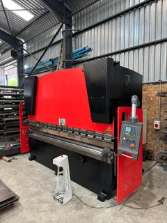 Plate bending machine