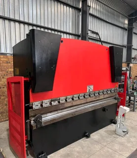 Plate bending machine