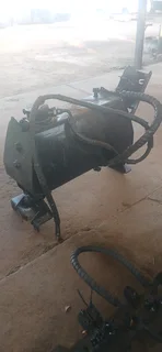 Truck hydraulic oil tank and pump