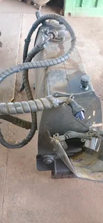 Truck hydraulic oil tank and pump