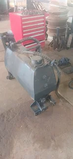Truck hydraulic oil tank and pump