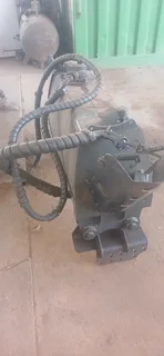 Truck hydraulic oil tank and pump