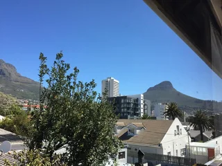 Furnished room in family home near Gardens Cntr MyCiti bus, UCT bus  includes fibre wifi.