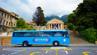 Furnished room in family home near Gardens Cntr MyCiti bus, UCT bus  includes fibre wifi.