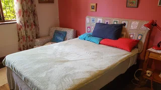 Furnished room in family home near Gardens Cntr MyCiti bus, UCT bus  includes fibre wifi.