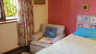 Furnished room in family home near Gardens Cntr MyCiti bus, UCT bus  includes fibre wifi.