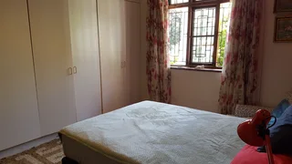 Furnished room in family home near Gardens Cntr MyCiti bus, UCT bus  includes fibre wifi.