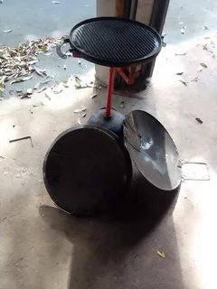 Gas Scottle braai plus extra scottles