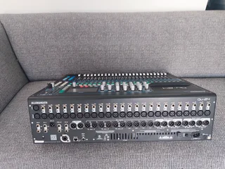 Allen & Heath qu 24 Mixing Desk