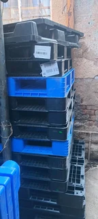 Plastics pallets for sale for storage and packaging