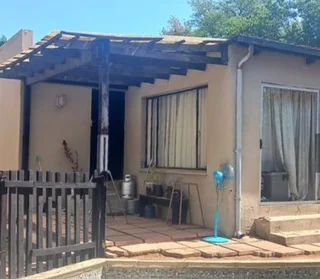 Blairgowrie large neat 1 bed cottage in Upmarket Property