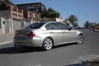BMW E90 323i