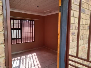 Room to rent in Selection Park Springs