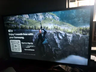 32 inch Samsung smart TV "immaculate"