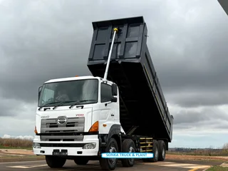 2018 HINO 700. TWINSTEER TIPPER