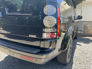 2015 Land Rover Discovery 4 HSE – Black on Black – R485,000