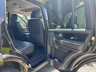 2015 Land Rover Discovery 4 HSE – Black on Black – R485,000