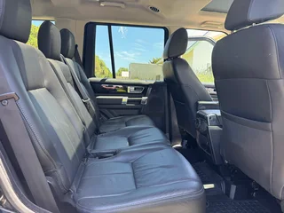 2015 Land Rover Discovery 4 HSE – Black on Black – R485,000