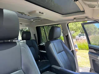 2015 Land Rover Discovery 4 HSE – Black on Black – R485,000