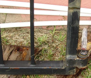 Double Swing Steel Driveway Gates with Hinges