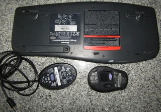 Microsoft Desktop 3000 V1.0 Wireless Keyboard and Mouse