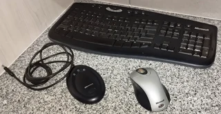 Microsoft Desktop 3000 V1.0 Wireless Keyboard and Mouse