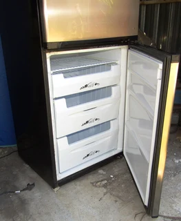Whirlpool WB6040IX-Aa Refrigirator/Freezer - needs attention!