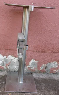 Stainless Steel Pedestal &amp; Bracket - 40cm x 40cm x 90cm