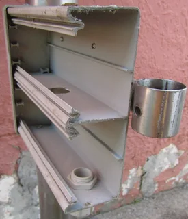 Stainless Steel Pedestal &amp; Bracket - 40cm x 40cm x 90cm