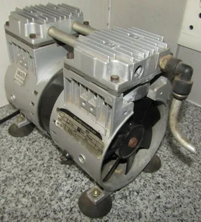 Oil-Less Piston Vacuum Pump - 250W B88