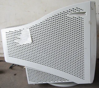 17&#34; CRT Monitor - LG StudioWorks E700B