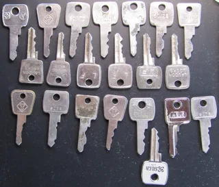 Assorted Cabinet Type Keys