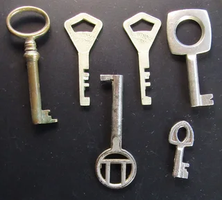 Assorted Closet Type Keys