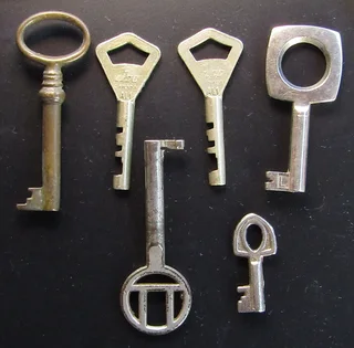 Assorted Closet Type Keys