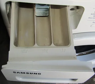 Samsung WF7600NAW Front Loading Washing Machine - needs attention!