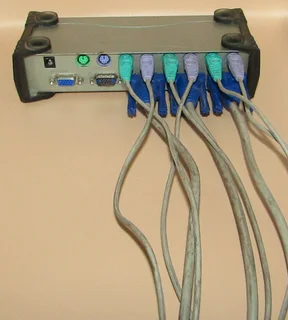 ATEN Master View CS-84A 4-Port PS/2 VGA KVM Switch with 3 x KVM Cables