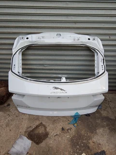 Jaguar E pace tailgate