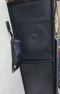 Set of 2 Wharfedale Pro LIX-C15 15" it's available, no time wasters. Please read description