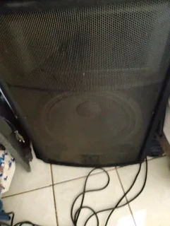 Set of 2 Wharfedale Pro LIX-C15 15&#34; it&#39;s available, no time wasters. Please read description