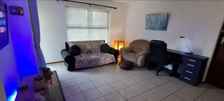 Well-Appointed 2BR Apartment Near Mediclinic &amp; Supermarkets: 073 685 8839