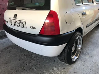 2001 Renault Clio 1 - R37000 neg