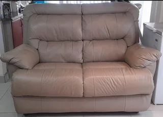 Leather lounge suite with recliners. 6 seater