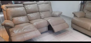 Leather lounge suite with recliners. 6 seater