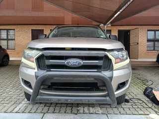 Headlight cleaning service