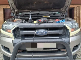 Headlight cleaning service