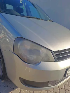 Mobile headlight cleaning service