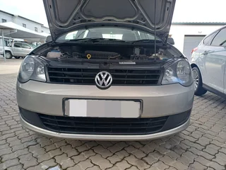 Mobile headlight cleaning service